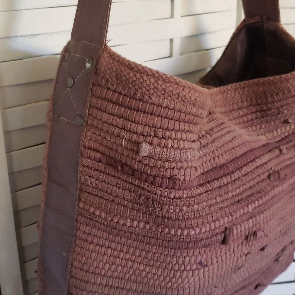 Threads of Evolution Malibu Hobo brown shoulder Chindi rug bag